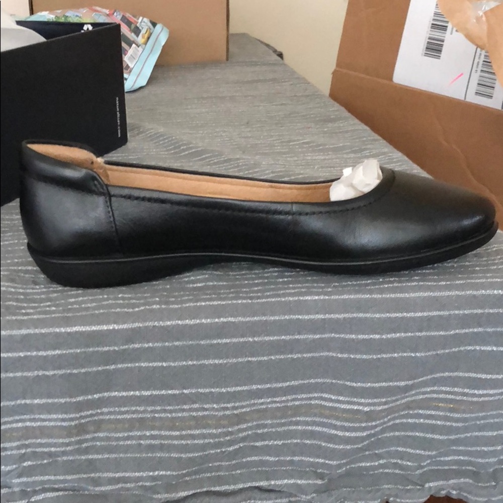 Black Flats- Naturalizer Size 7 BRAND NEW